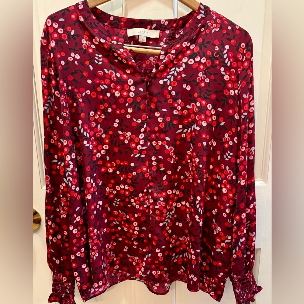 LOFT Floral Holiday Blouse Size Small in Red and Pink excellent condition